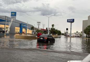 Intensa lluvia en Mazatlán genera encharcamientos y cierre de vialidades