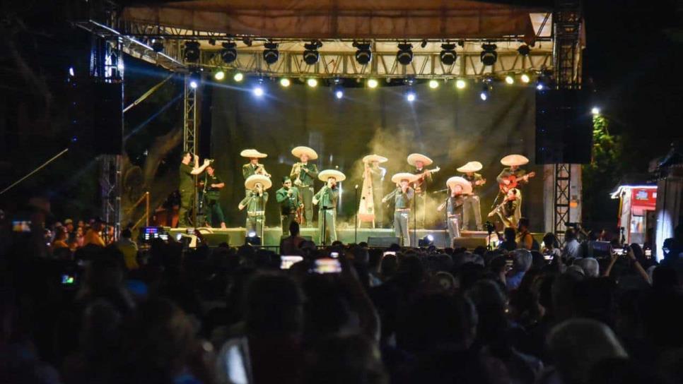 Terminan las Fiestas Patrias en Ahome con espectáculo de mariachi y fuegos artificiales