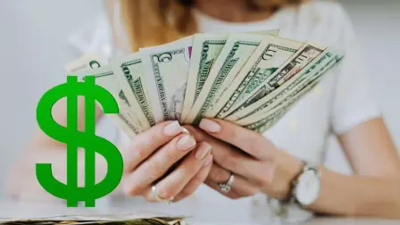 El precio del dólar arranca la semana con una ligera caída este 4 de agosto