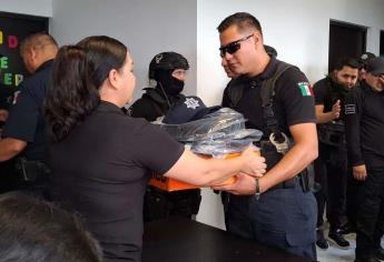 Policías de Ahome reciben uniformes nuevos