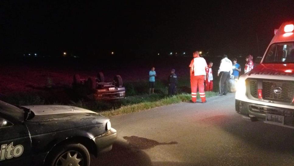 Adulto mayor se sale de la carretera y vuelca en El Platanito, Guasave