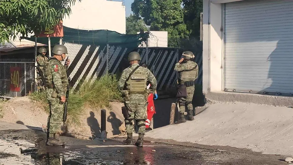 El ladrón fue atendido por paramédicos de la Cruz Roja. FOTO: Luz Noticias