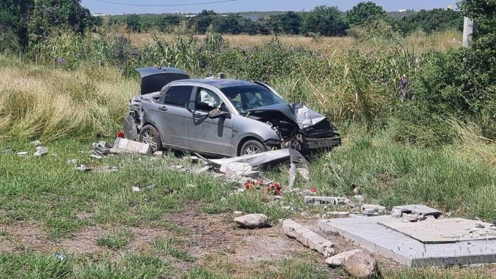 Familia se accidenta al salirse de La Costerita en la zona sur de Culiacán