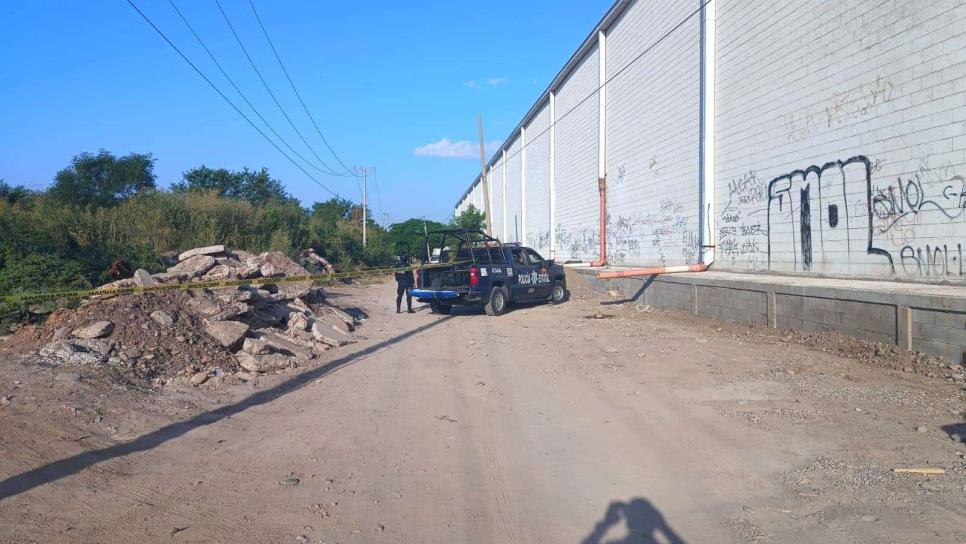 Emplayado localizan cadáver de un hombre asesinado a balazos en la colonia Bachigualato