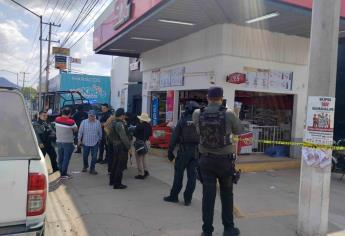 Asesinan a balazos a hombre en un expendio de cerveza al sur de Culiacán