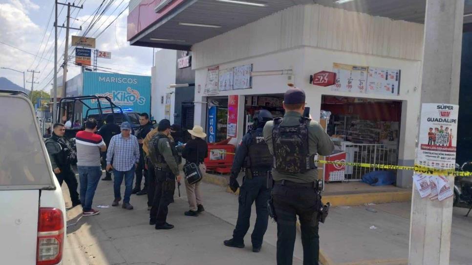 Asesinan a balazos a hombre en un expendio de cerveza al sur de Culiacán