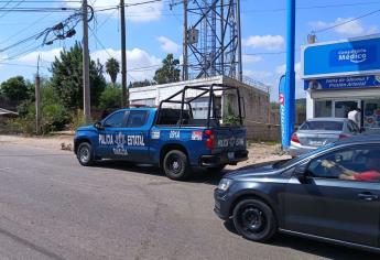 Abandonan camioneta baleada en la colonia Loma de Rodriguera al norte de Culiacán