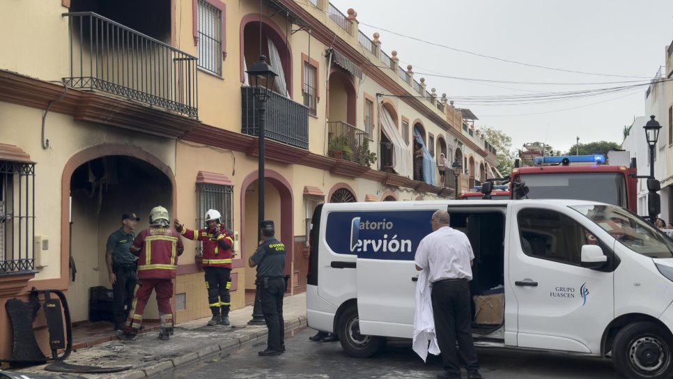 Muere familia tras explotar un celular que dejaron cargando