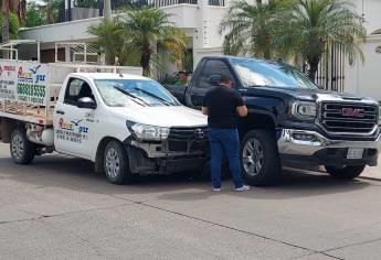 Sujeto le roba la camioneta a un gasero en Los Mochis y choca en su huida