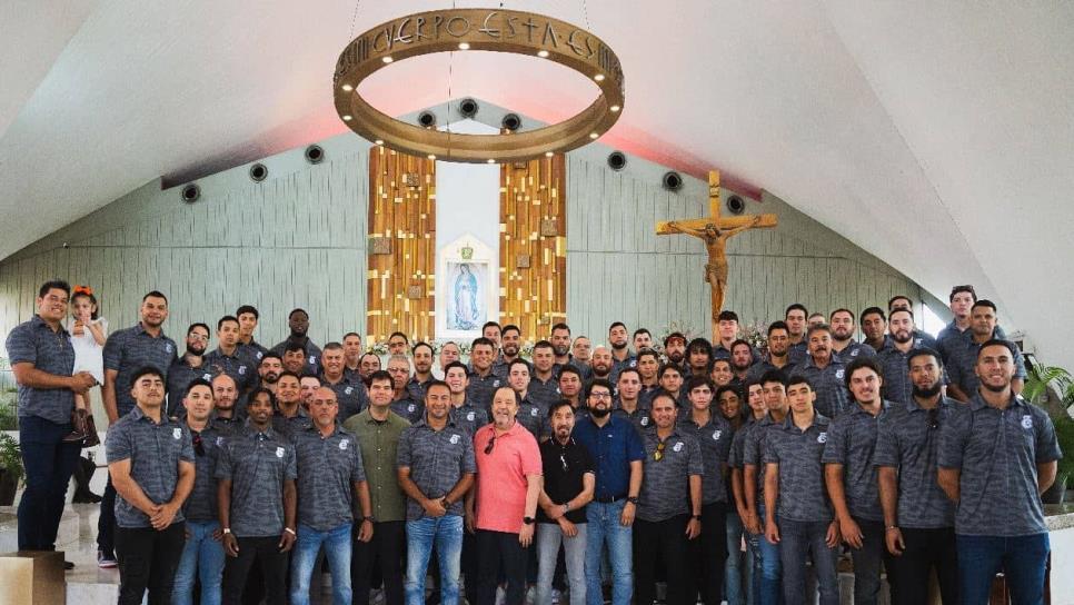 Tomateros de Culiacán celebra misa para consagrar la temporada 24-25