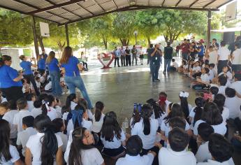 Alcalde de Culiacán atiende peticiones de primaria en el sector Santa Fe