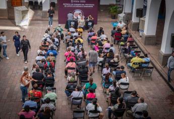 Gámez Mendívil entrega 104 cheques en apoyo a comerciantes de Culiacán