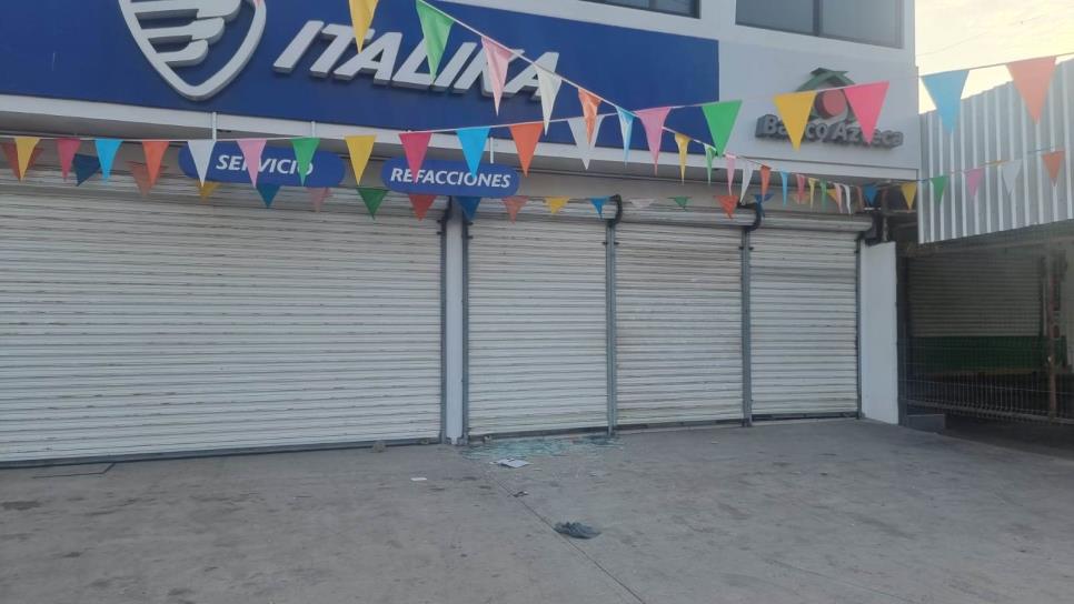 Roban 40 motocicletas de agencia por la colonia López Mateos en Culiacán