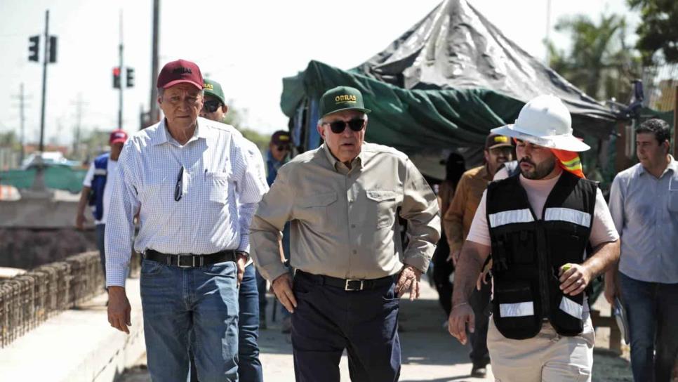 Rocha Moya supervisa construcción del puente del Sánchez Alonso y paso deprimido México 15, en Culiacán