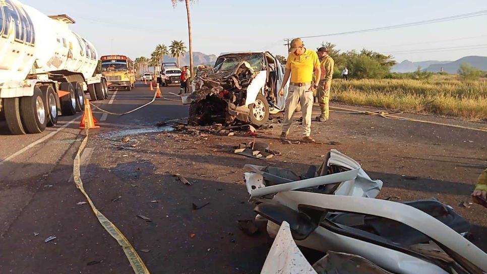 Mueren padre e hijo al impactarse contra un tráiler en la México 15, en Ahome