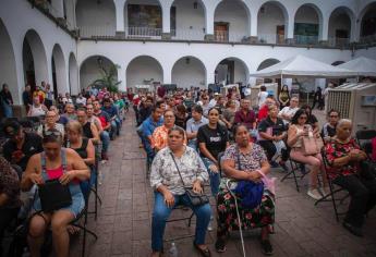 Gámez Mendívil entrega 127 cheques en apoyo a comerciantes de Culiacán