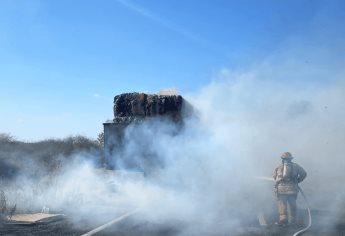 Incendio de tráiler en Buenos Aires, Elota provoca cierre de la Mazatlán-Culiacán