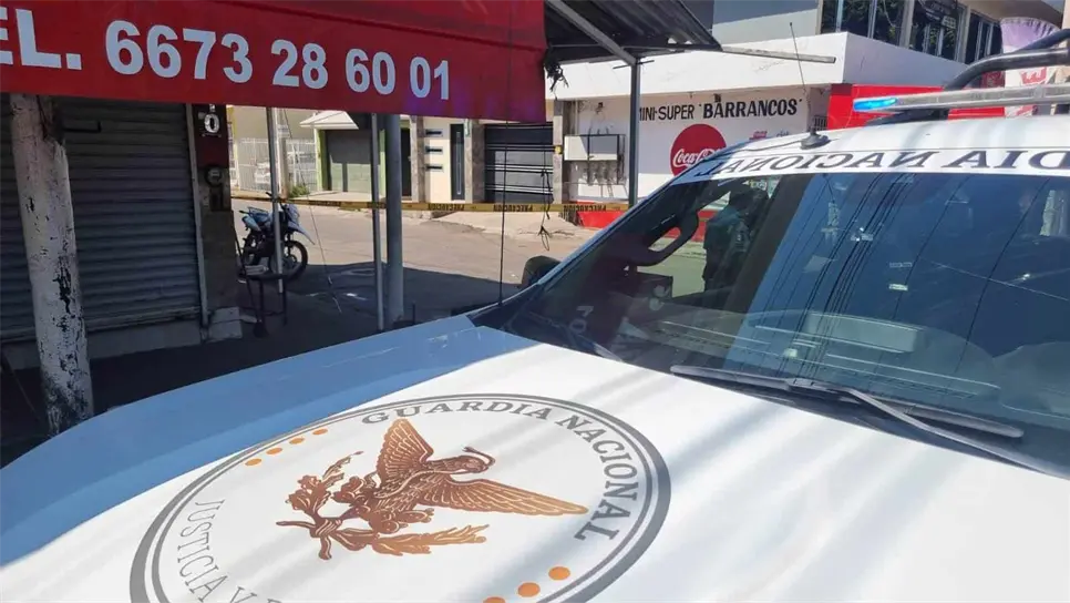 Patrulla de la Guardia Nacional choca con camión urbano de Culiacán