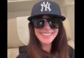 Actriz Anne Hathaway lista para apoyar a su Yankees en la Serie Mundial 2024  VIDEO