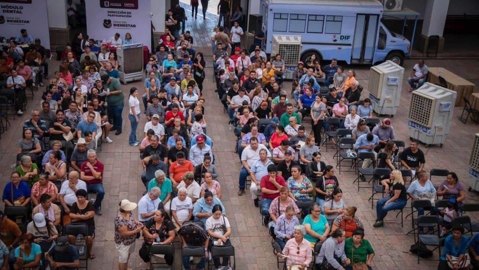 Gámez Mendívil entrega 200 cheques en apoyo a comerciantes de Culiacán