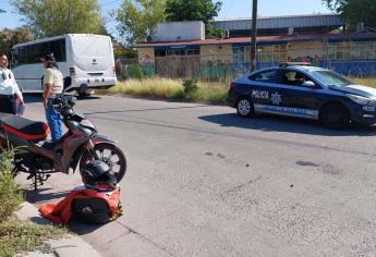 Muere pescador al chocar en su moto contra un camión urbano en Los Mochis