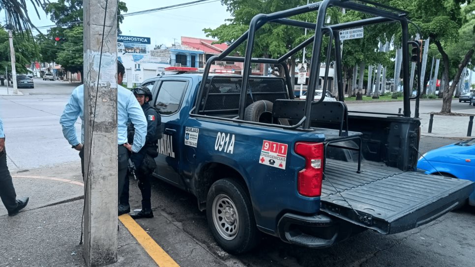 Policías auxilian a mujer que estaba privada de la libertad en Hacienda del Valle, Culiacán