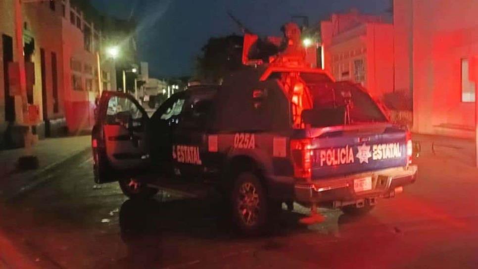 Localizan vehículo baleado y con manchas de sangre en Culiacán