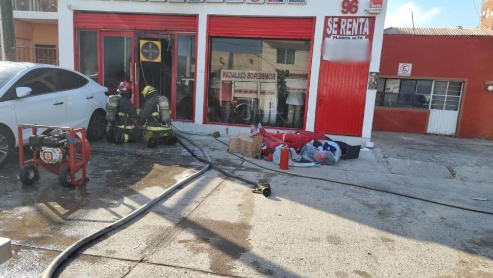 Sujetos desconocidos prenden fuego a negocio de ropa en la colonia Miguel Alemán en Culiacán