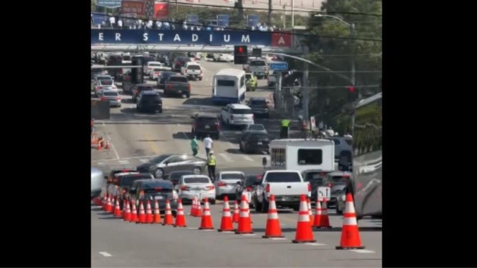 Así es el caos vial para poder ingresar al Dodger Stadium para el juego 1 de la Serie Mundial