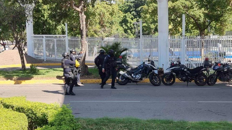 Localizan hielera con mensaje en la entrada del Parque 87 en Culiacán