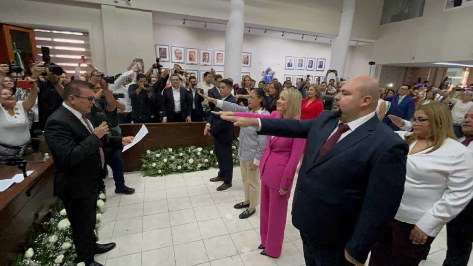 ¡Hace historia! Estrella Palacios rinde protesta como la primera mujer presidenta en Mazatlán