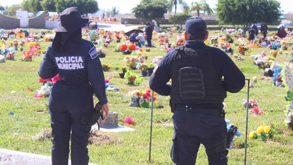 ¡Ni lo intentes! Ni bocinas ni bebidas alcohólicas dejarán meter a panteones de Mazatlán este sábado