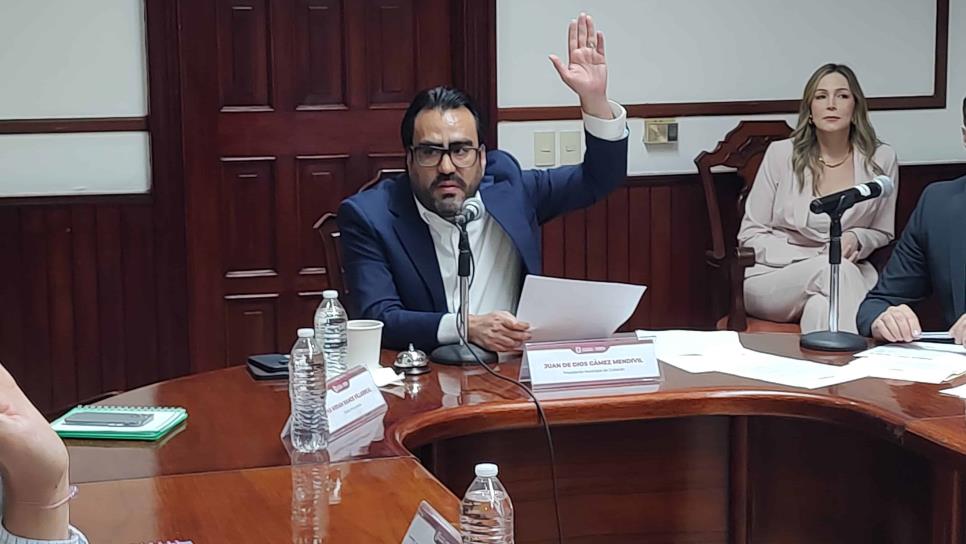 Alcalde y nuevos regidores de Culiacán celebran su primera sesión de Cabildo