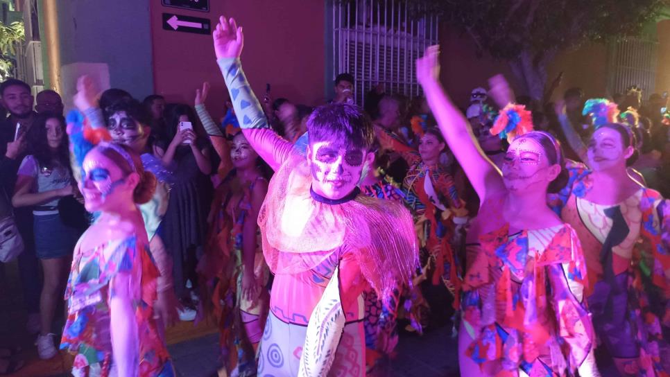 Arte y tradición llenan el Centro Histórico de Mazatlán para celebrar el Día de Muertos