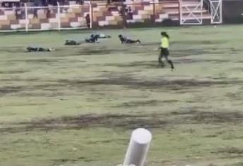 Futbolista fallece tras ser impactado por un rayo en pleno partido |VIDEO