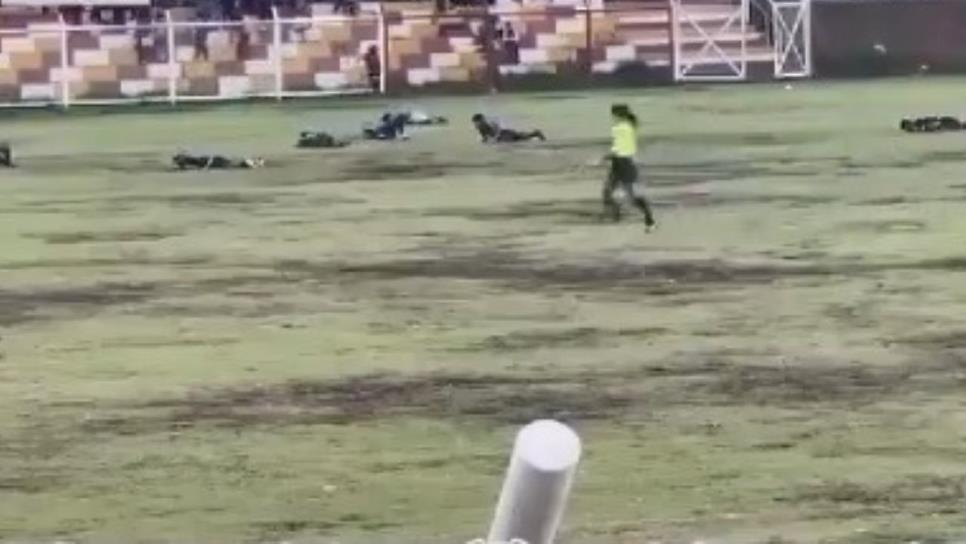 Futbolista fallece tras ser impactado por un rayo en pleno partido |VIDEO