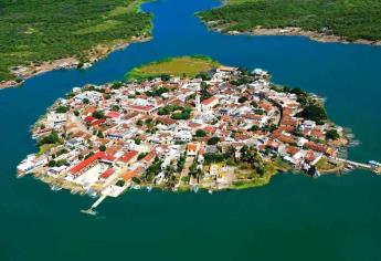 Este hermoso pueblo mágico es una isla, no cuenta con trasporte público y la puedes recorrer a pie