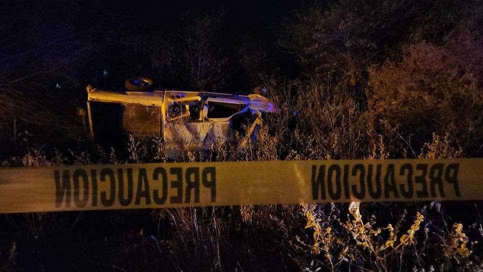 Muere una persona y otra más resulta herida en una volcadura en Carboneras, Sanalona