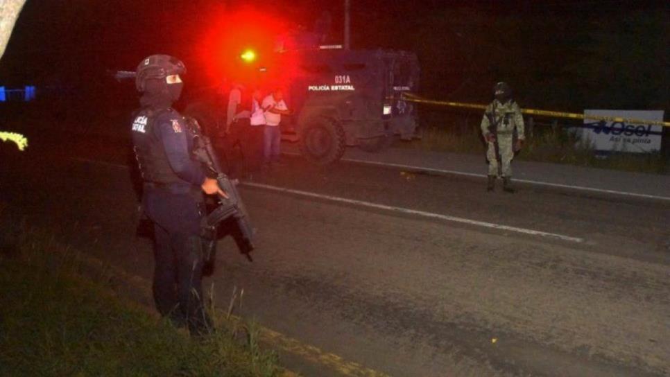 Autoridades de seguridad decomisan 3 camionetas blindadas tras enfrentamiento en Cosalá