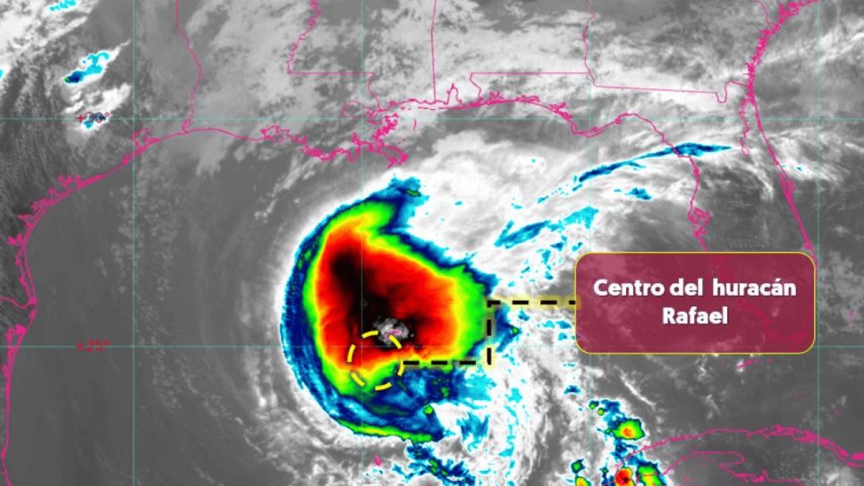Huracán Rafael se debilita gradualmente en el Golfo de México