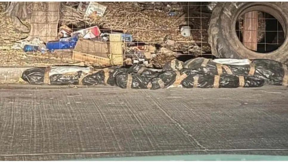 FOTO: Bultos tirados.