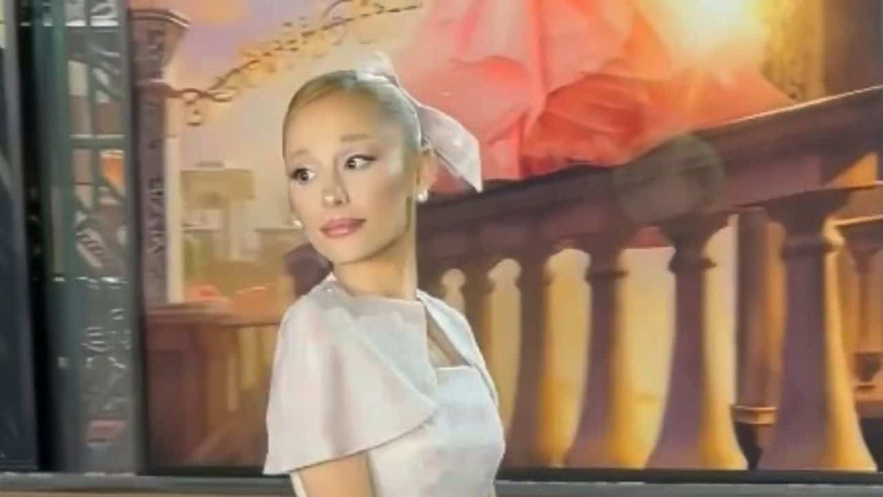 Ariana Grande siente el amor de México previo a la premier de Wicked | VIDEO