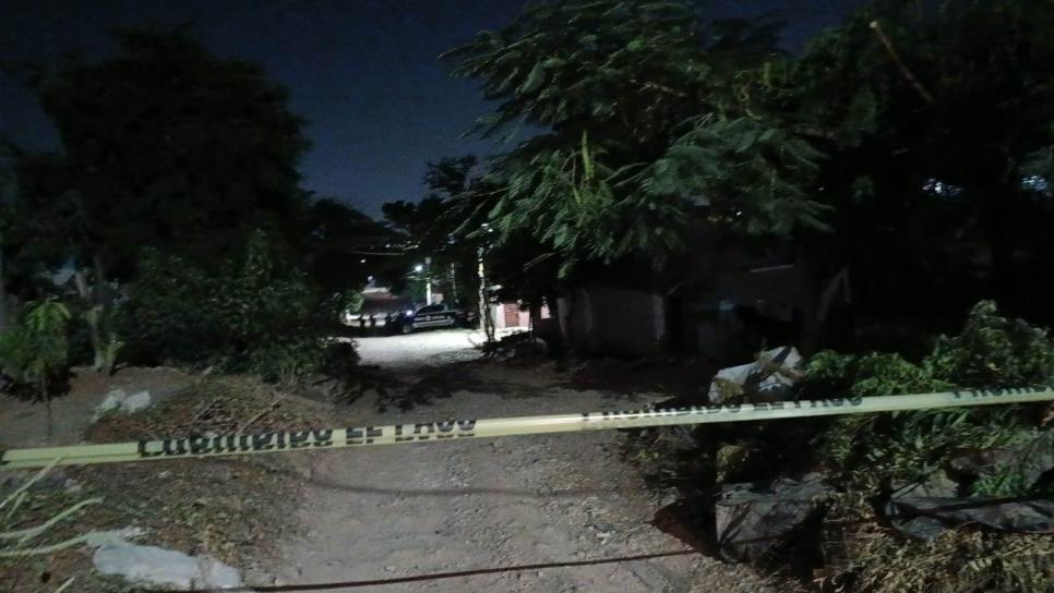 Asesinan a balazos a un joven por una de las calles de la colonia Los Huizaches en Culiacán