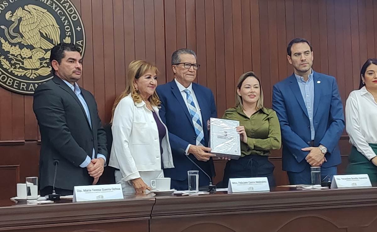 Secretario General de Gobierno entrega al Congreso el Tercer Informe de Rubén Rocha Moya 