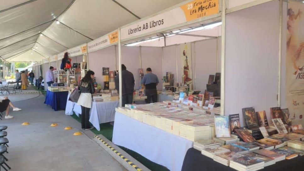 La Feria del Libro Los Mochis 2024 celebra su segundo día con éxito y gran afluencia