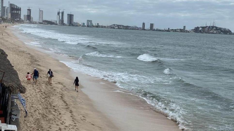 Playas de Mazatlán registran "mar picado" recomiendan tener precaución