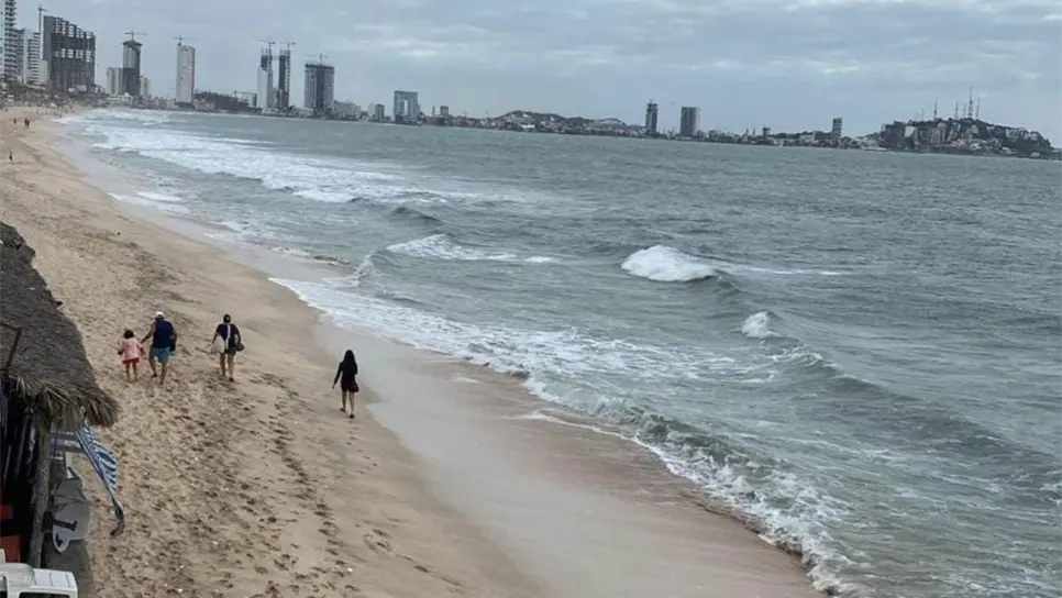 Playas de Mazatlán registran “mar picado” recomiendan tener precaución