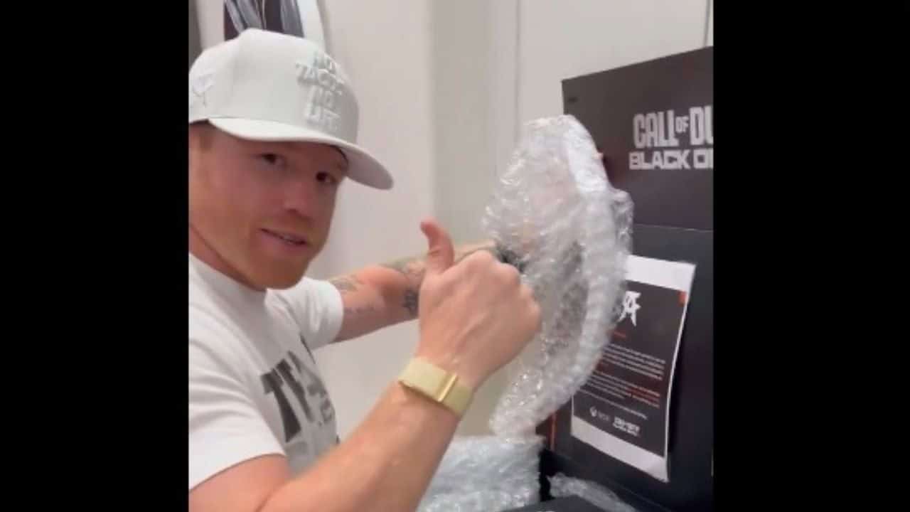 Saúl Canelo Álvarez presume su consola personalizada del videojuego Call of Duty | VIDEO