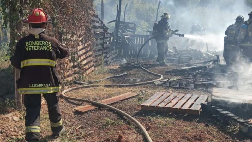 Tres personas rescatadas y cuantiosos daños materiales resultan de dos incendios en Mazatlán