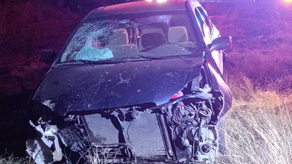 Conductor choca contra muro en la México 15 y se sale de la carretera en Guasave